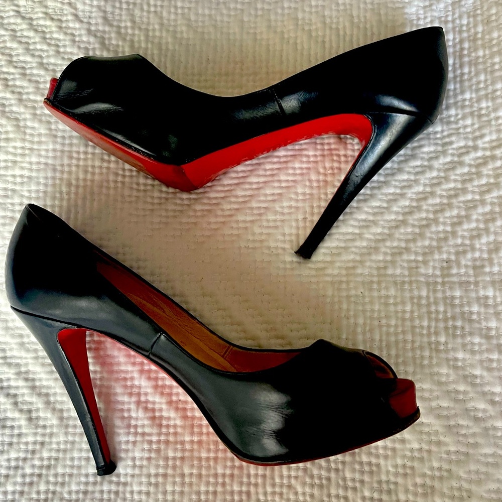 Classic Louboutin Peep Toe Pump